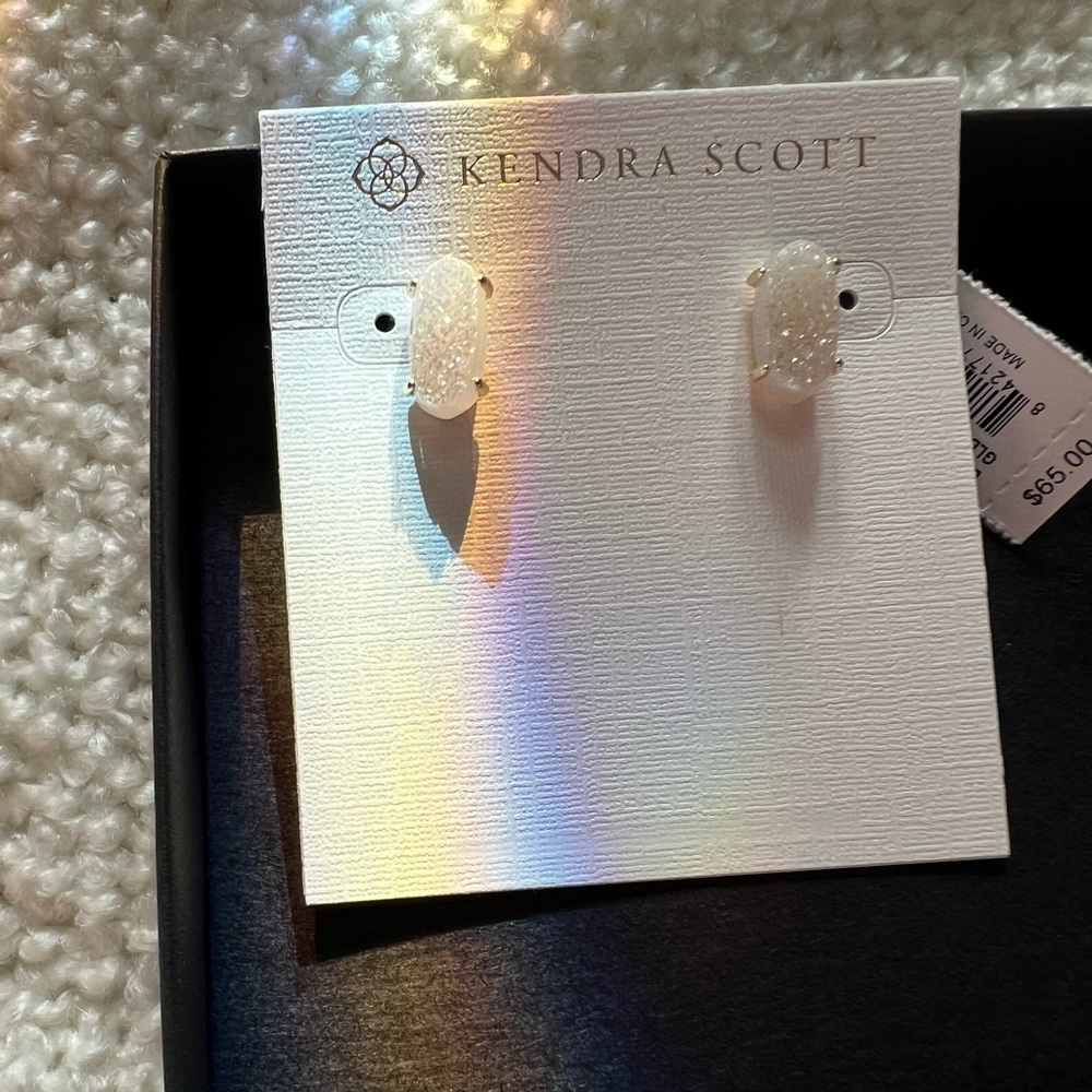 🆕Kendra Scott Betty Gold Studs in Iridescent Drusy.